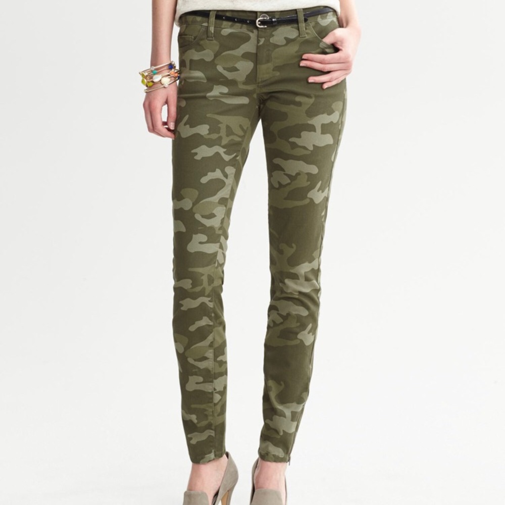 Banana Republic heritage camo skinny ankle zip